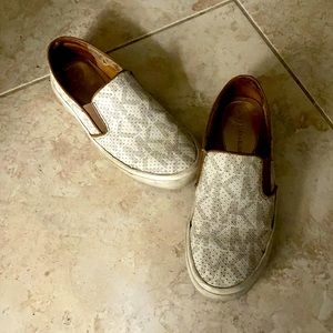 👟🤍MK white sneaks